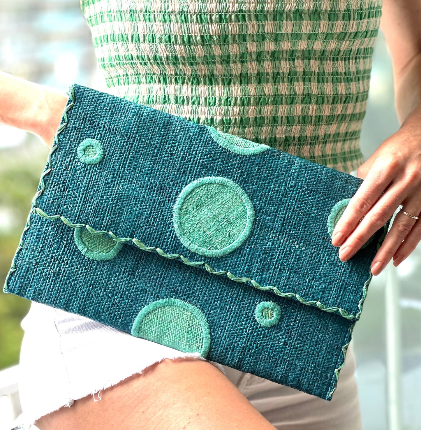 Capri Polka Dot Straw Envelope Clutch Purse: Tobacco