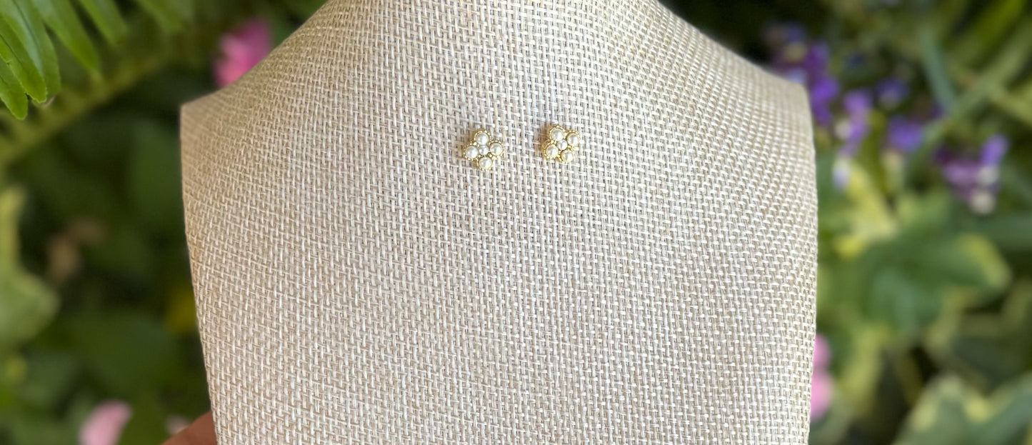 Clover pearl earrings