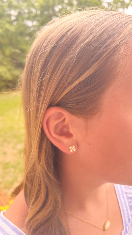 Clover pearl earrings