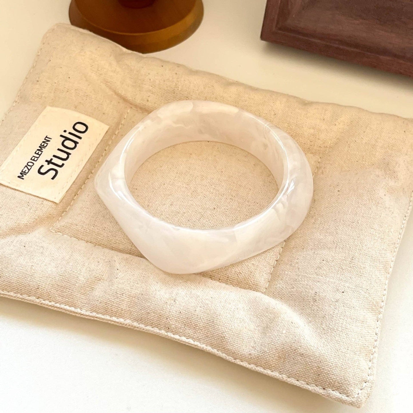 Dune Pearl Bangle