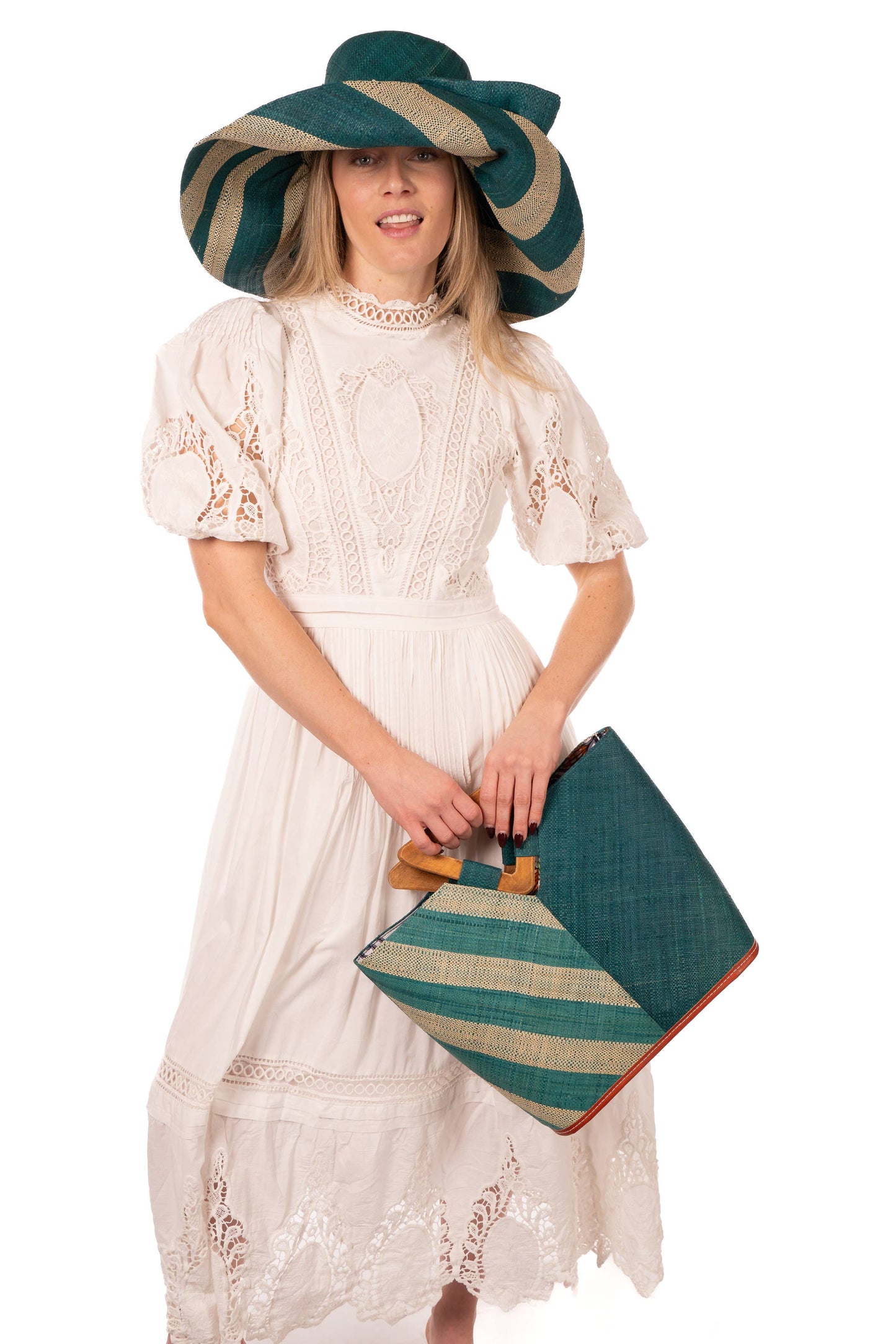 Zuki Two Tone Straw Bucket Handbag w/ Wood Triangle Handles: Teal Two Tone